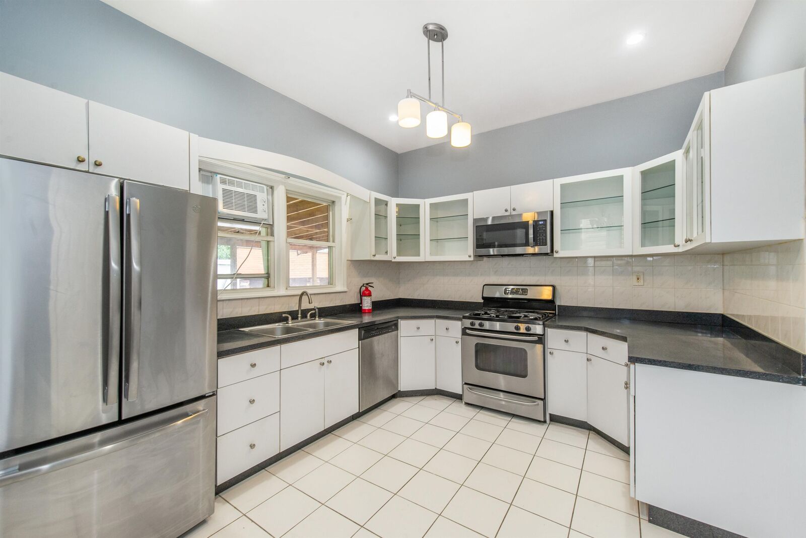 Property Photo:  205 Hutton St 1  NJ 07307 
