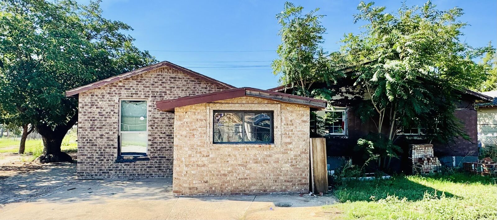 Property Photo: 1926 E Auburn Street TX 79403