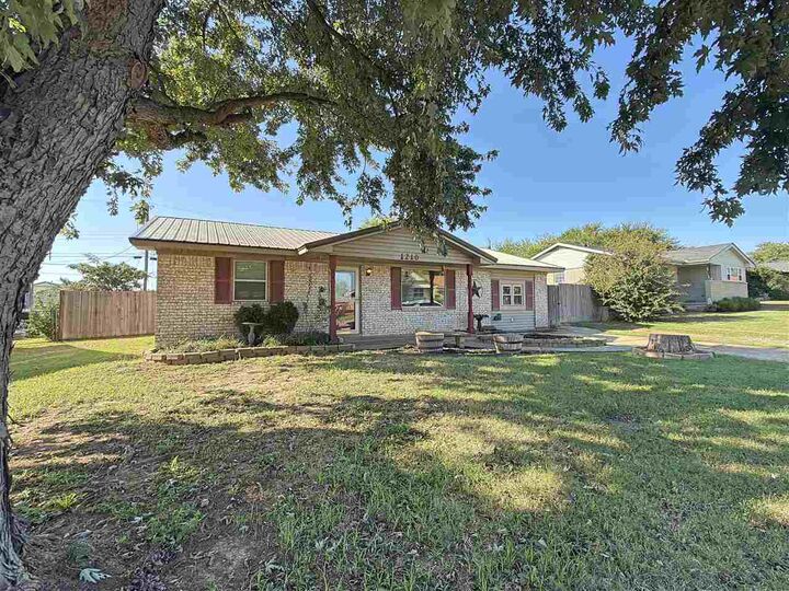 Property Photo: 1210 2nd Place OK 73538