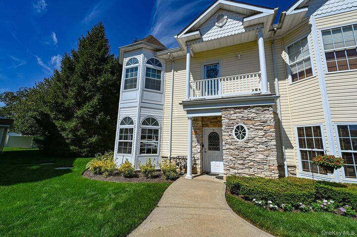 Property Photo:  513 Narragansett Villas Drive 513  NY 11757 