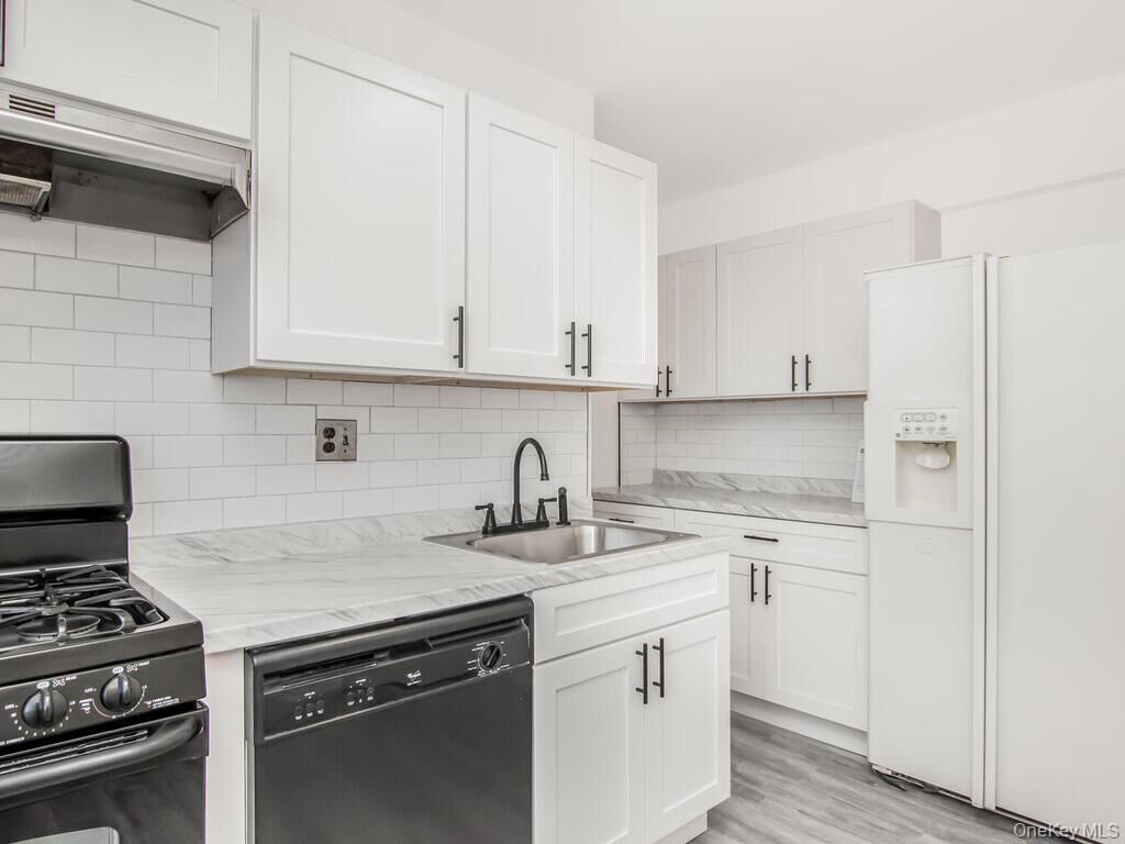 Property Photo:  245 Rumsey Road 4K  NY 10701 