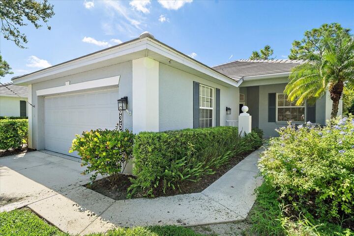 Property Photo:  835 Chalmers Drive 835  FL 34293 