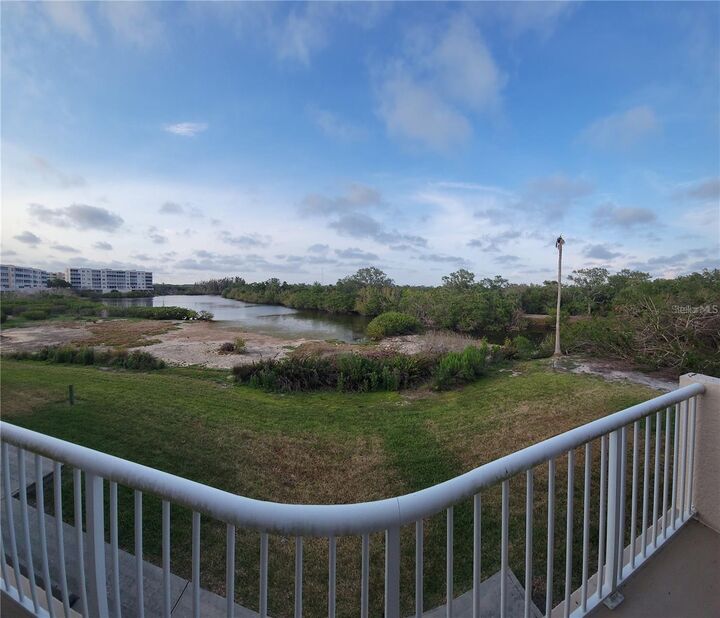 Property Photo:  6315 Shoreline Dr 3107  FL 33708 
