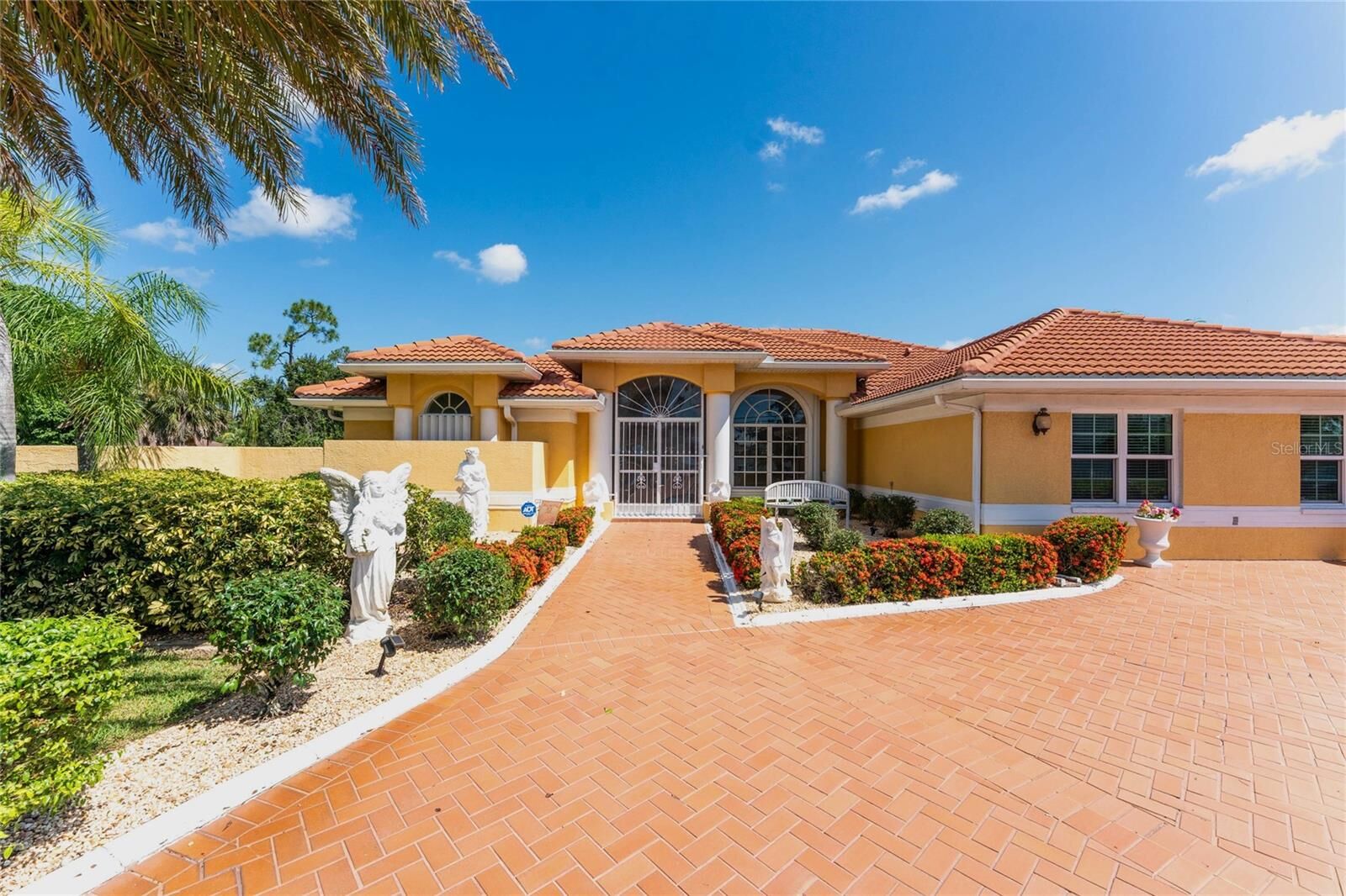 Property Photo: 23288 Peachland Boulevard FL 33954