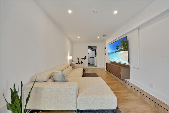 Property Photo: 13463 Longwood Avenue FL 33981