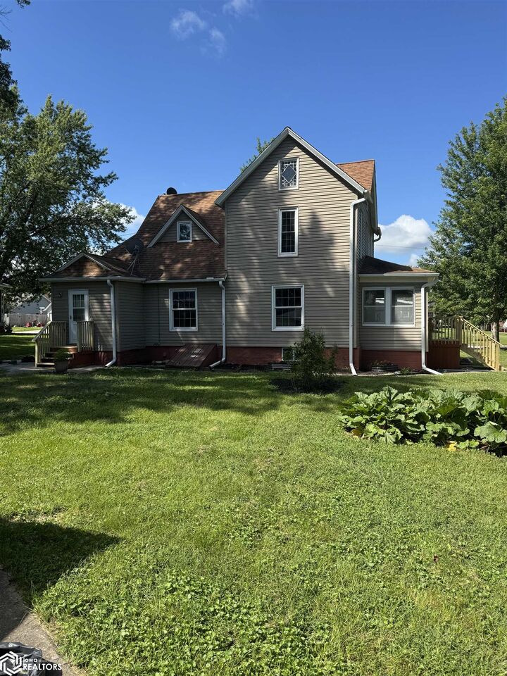 Property Photo: 602 E Maple Street IA 50122