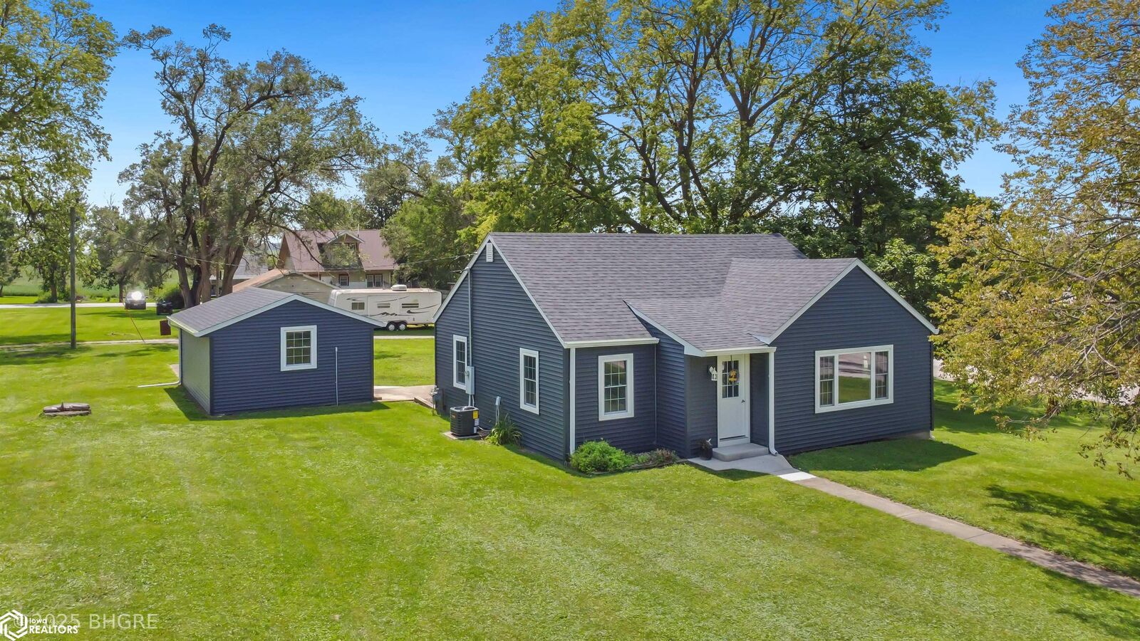 Property Photo:  301 6th Street  IA 50164 