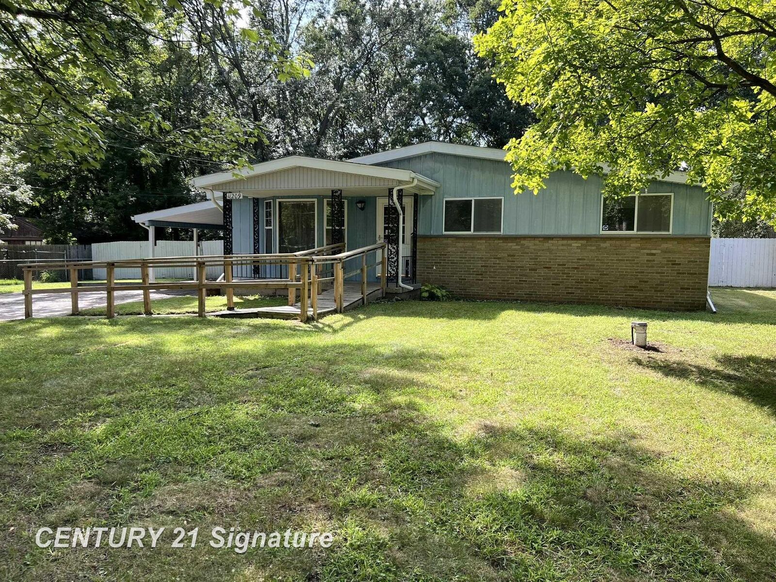 Property Photo:  11209 Langdon Drive  MI 48420-1564 