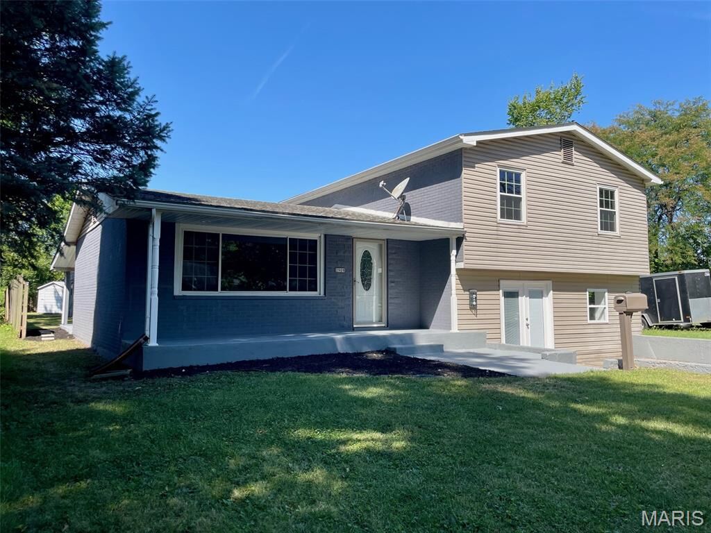 Property Photo:  2909 Idaho Avenue  IL 62040 