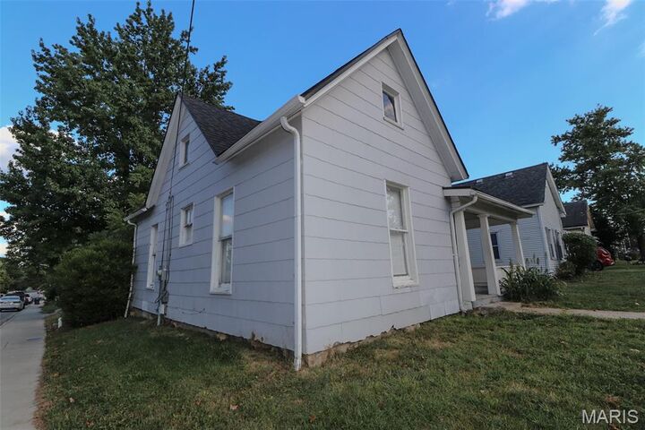 Property Photo:  916 Grand Street  MO 65251 