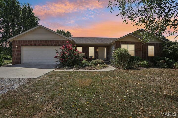 132 Quail Hollow Road  Greenville IL 62246 photo