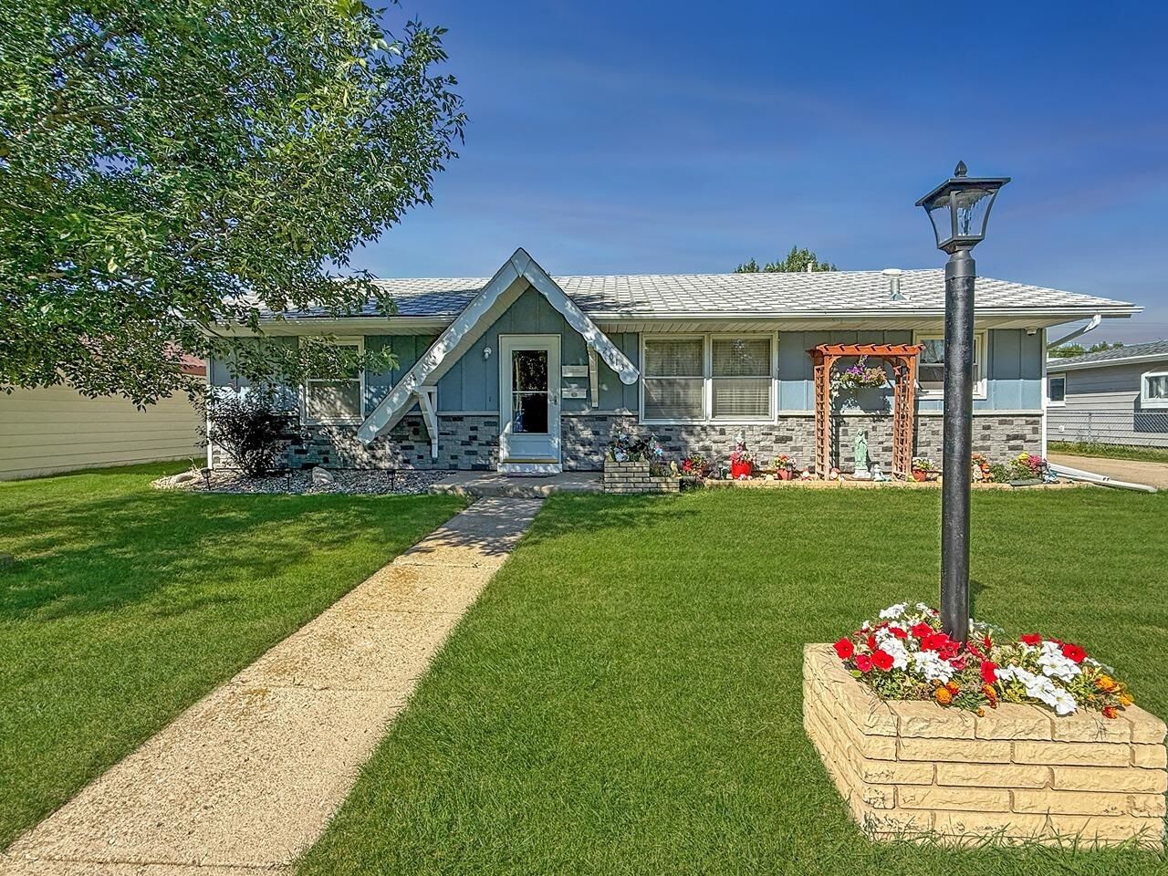 Property Photo:  2013 California Dr  ND 58703 