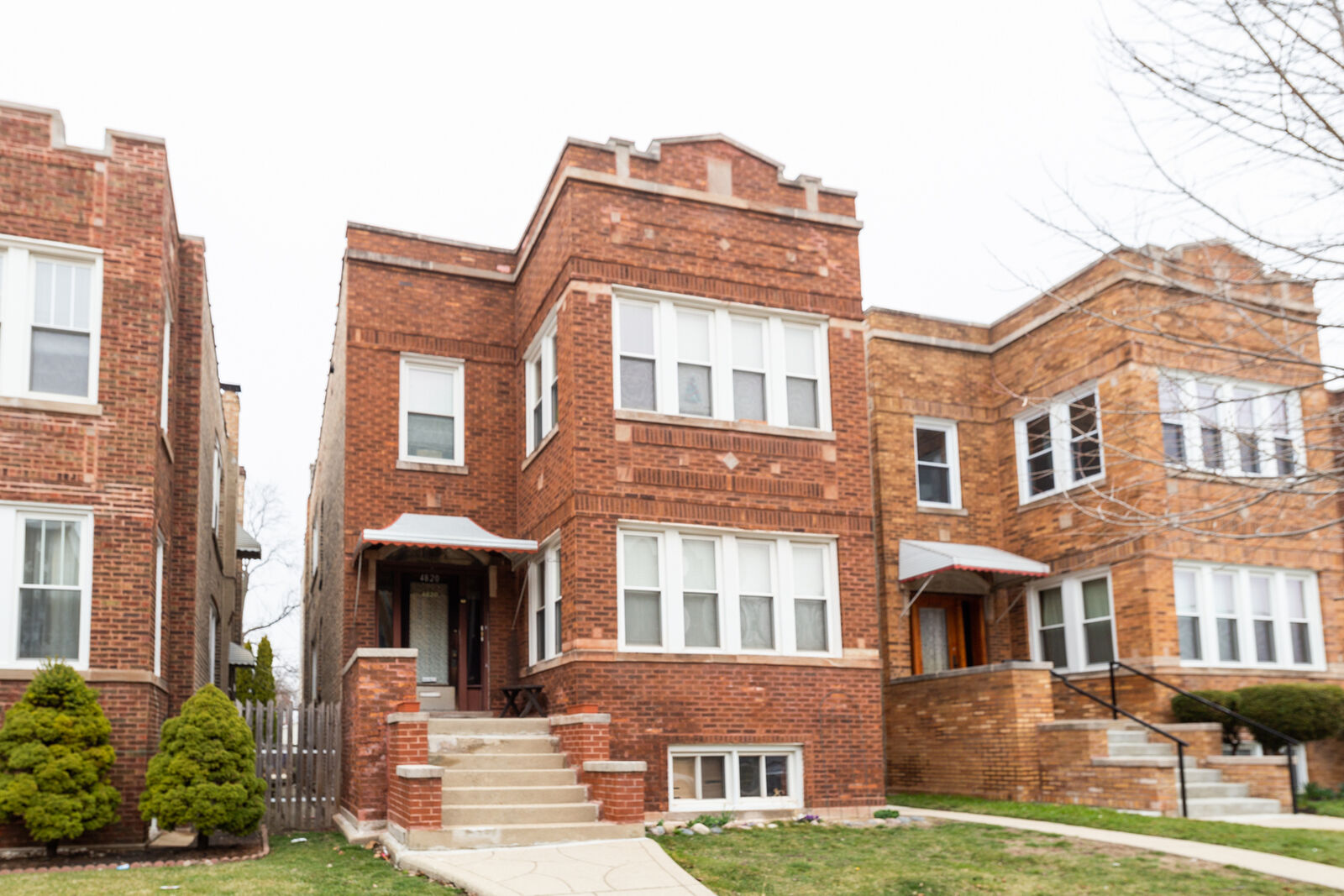 Property Photo: 4820 W Roscoe Street 2 IL 60641