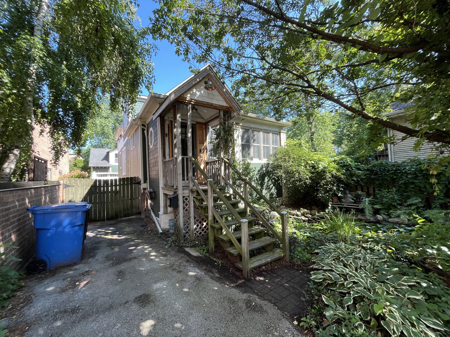 Property Photo:  6957 N Hamilton Avenue  IL 60645 