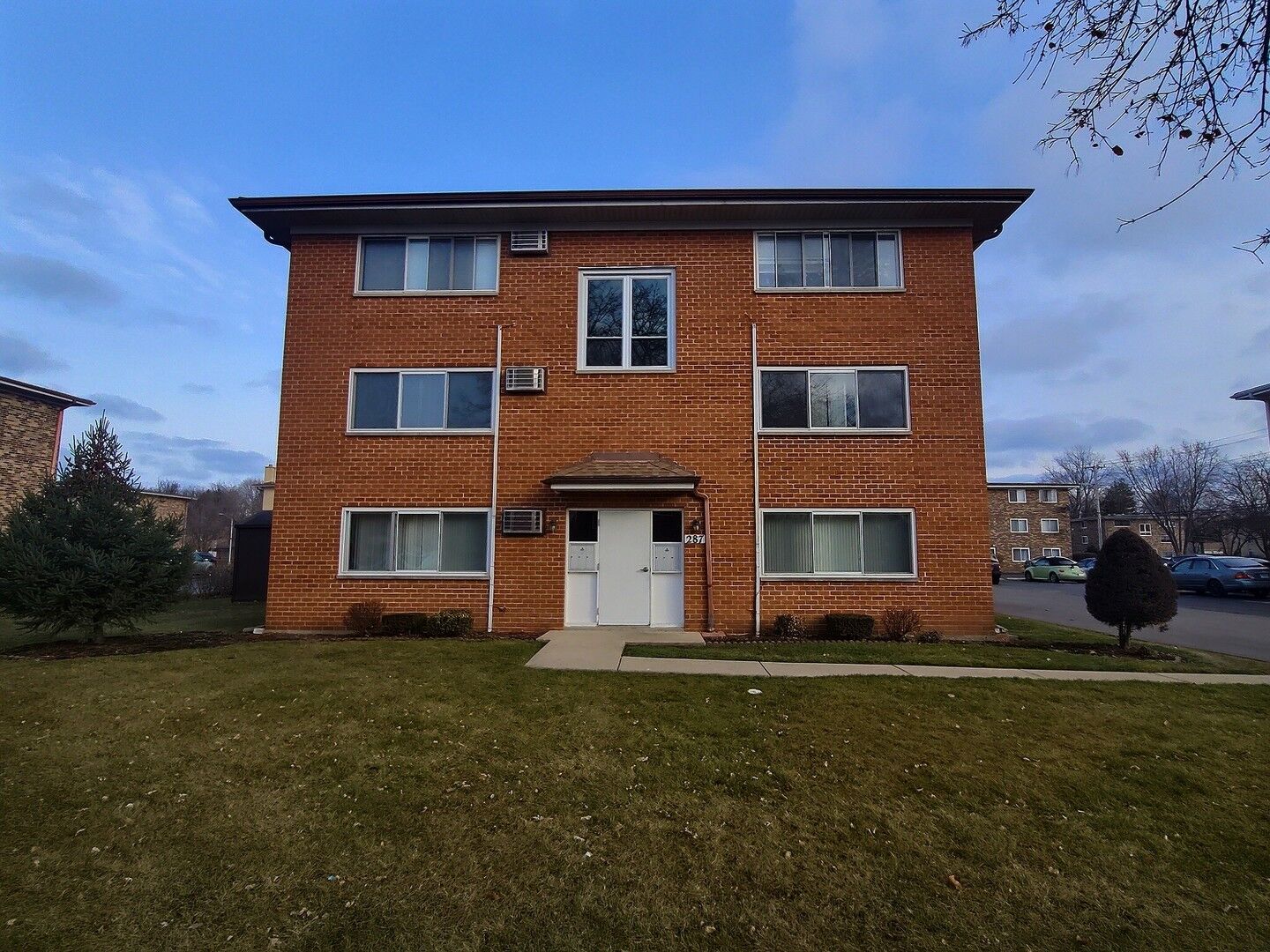 Property Photo: 287 8th Street 3A IL 60090