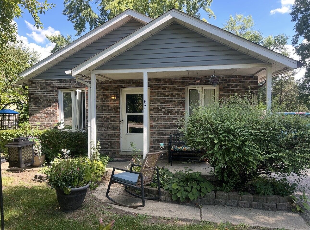 Property Photo:  931 N Fairfield Road  IL 60073 