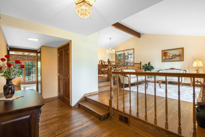 Property Photo: 2011 E Canterbury Drive IL 60004