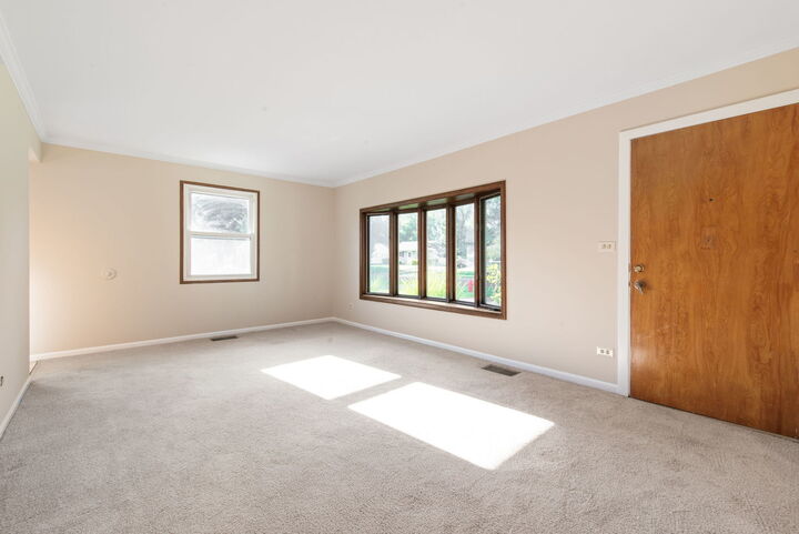 Property Photo: 2410 Sigwalt Street IL 60008