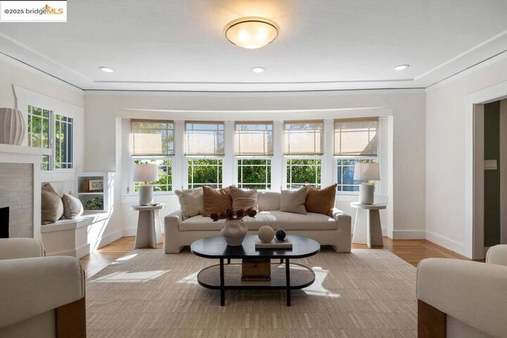 Property Photo:  3056 California St  CA 94602 