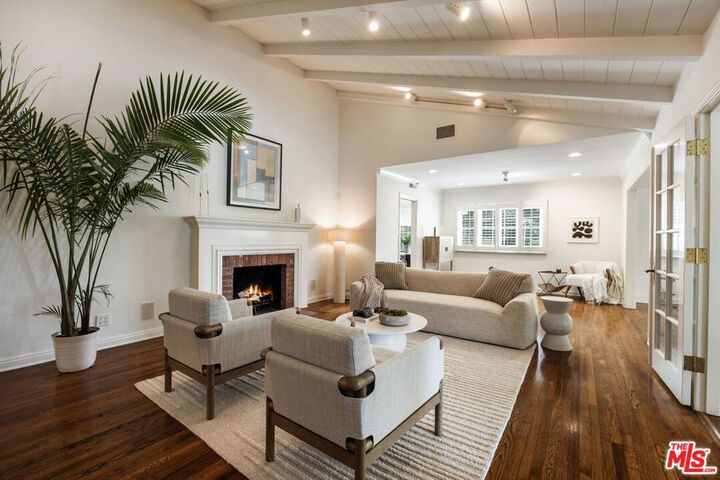 Property Photo:  2229 Stradella Road  CA 90077 