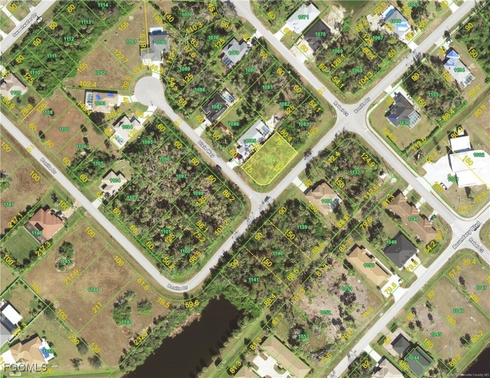 Property Photo: 114 Dixie Way FL 33947