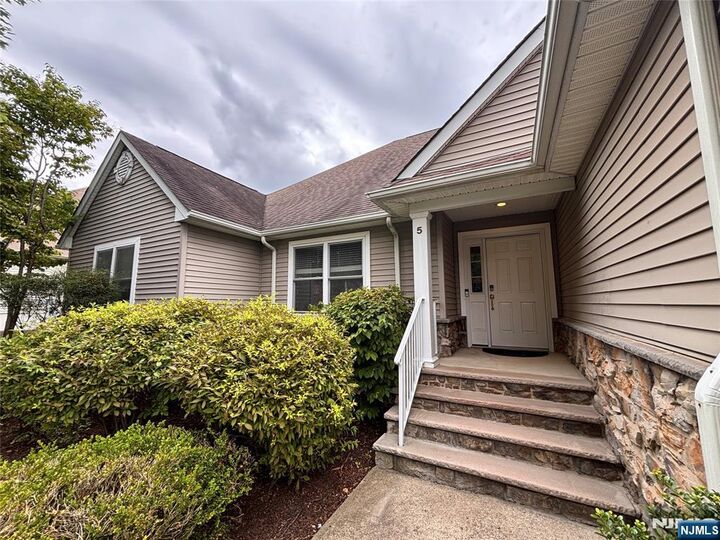 5 Little Tarn Court  Hamburg NJ 07419 photo