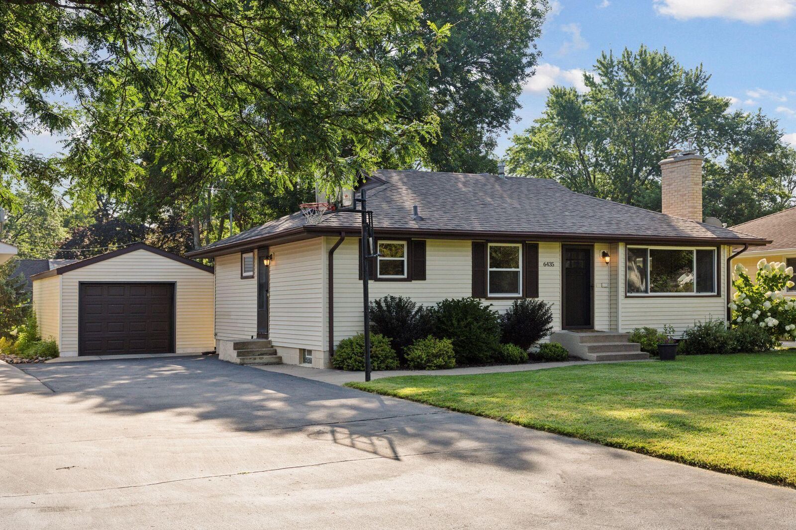 Property Photo:  6435 James Avenue S  MN 55423 