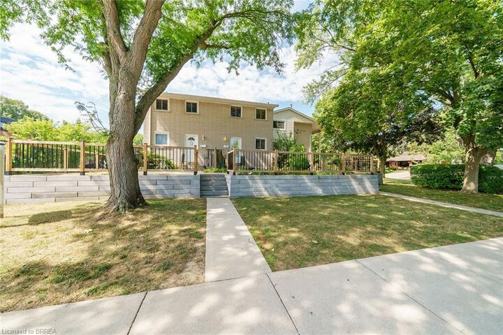 Property Photo:  11 Colmar Place 2  ON L9H 4L1 