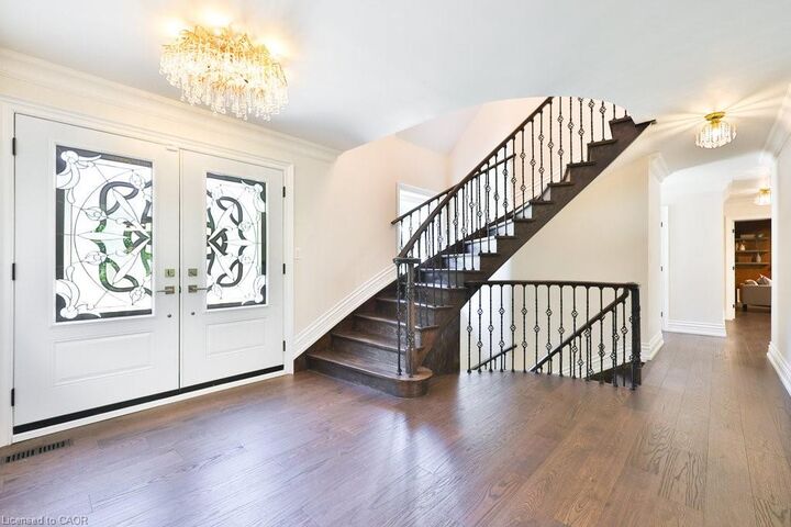 Property Photo:  1033 Wenleigh Court  ON L5H 1M7 