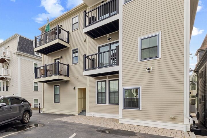 Property Photo:  44 W Eagle St 1  MA 02128 