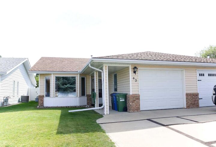 43 Ellis Street N  Red Deer AB T4R 2C8 photo