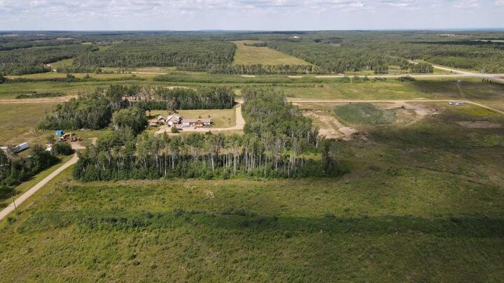 Photo de la propriété: 221007 Twp 851A AB T8S 1S4