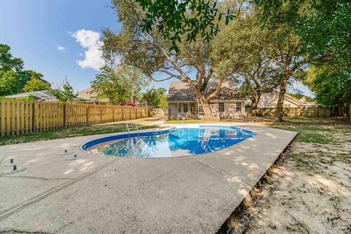 Property Photo: 4344 Grandpointe Pl FL 32514