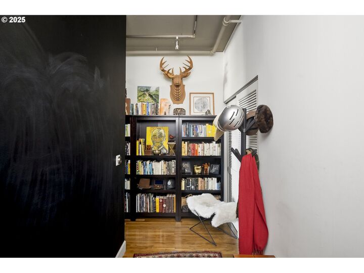 Property Photo: 408 NW 12th Ave 405 OR 97209