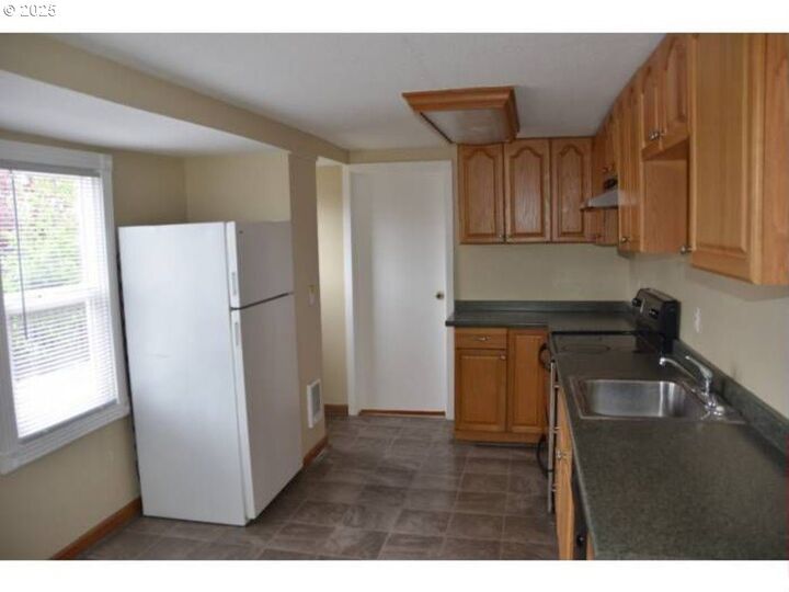 Property Photo: 4737 SE 28th Ave OR 97202