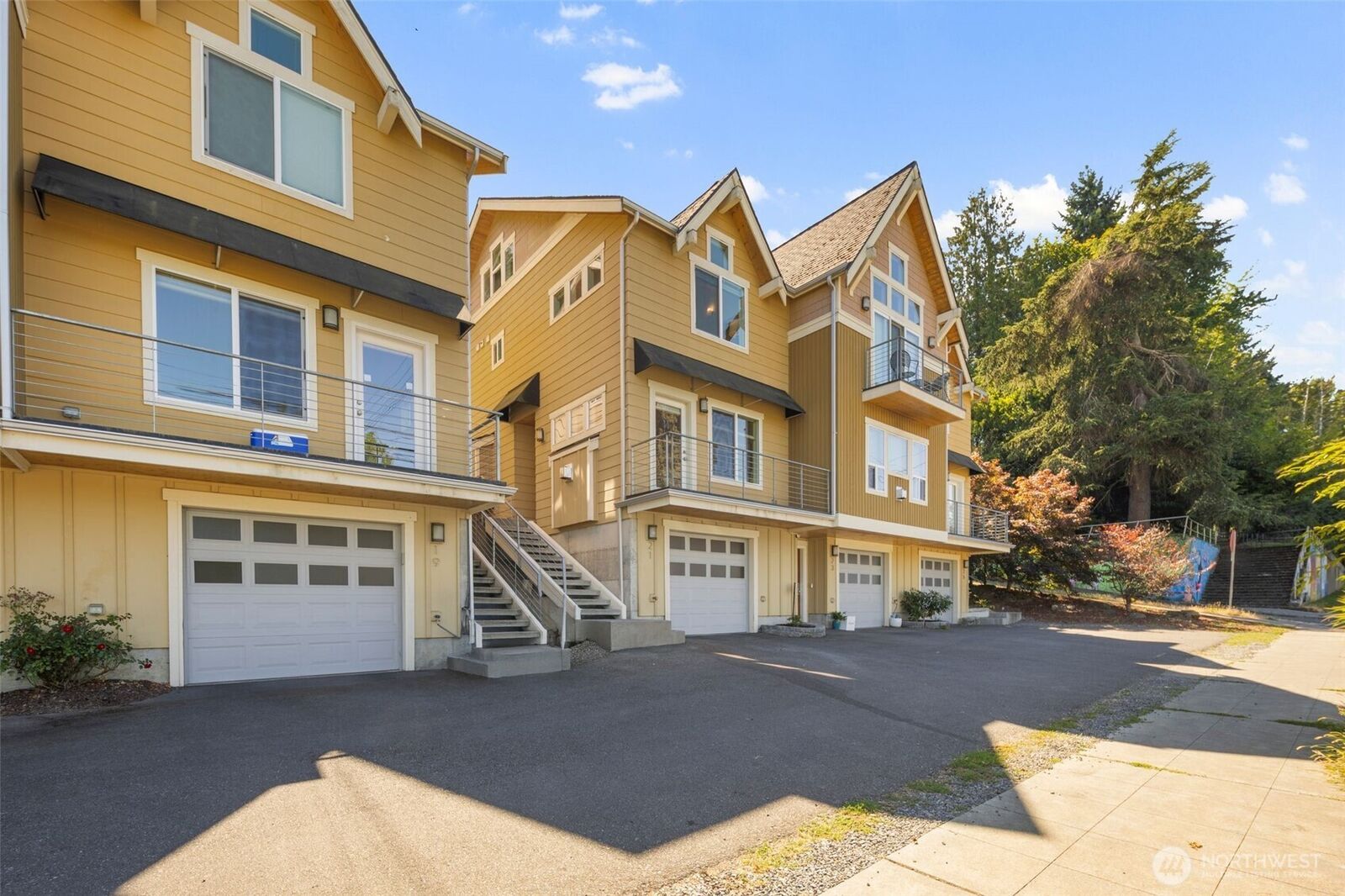 Property Photo:  21 W Florentia Street  WA 98119 