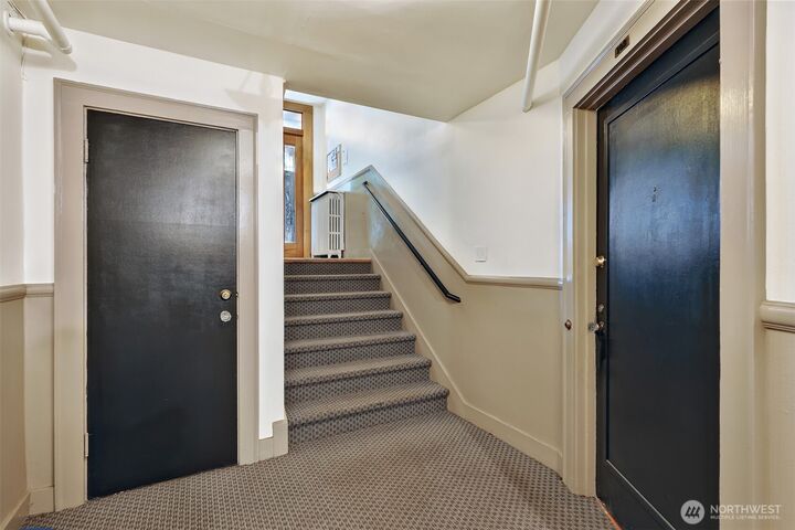Property Photo: 525 16th Avenue E 102 WA 98112
