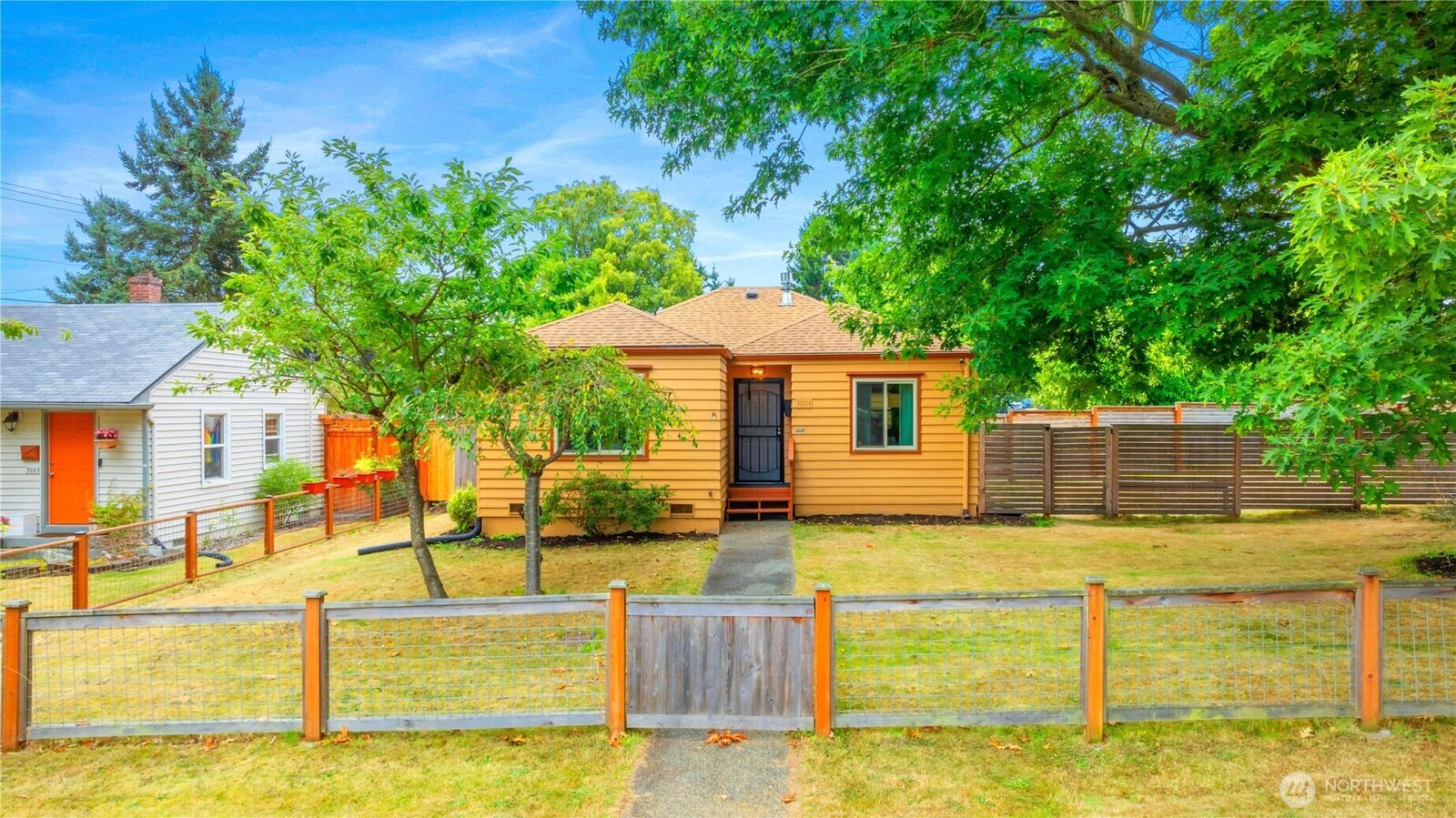 Property Photo:  3004  18th Street  WA 98201 