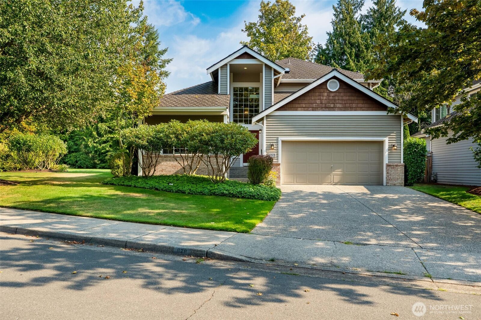 Property Photo:  626  40th Place  WA 98201 