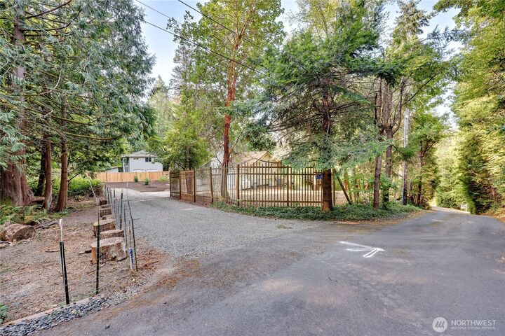 Property Photo:  5368  Crystal Springs Drive NE  WA 98110 