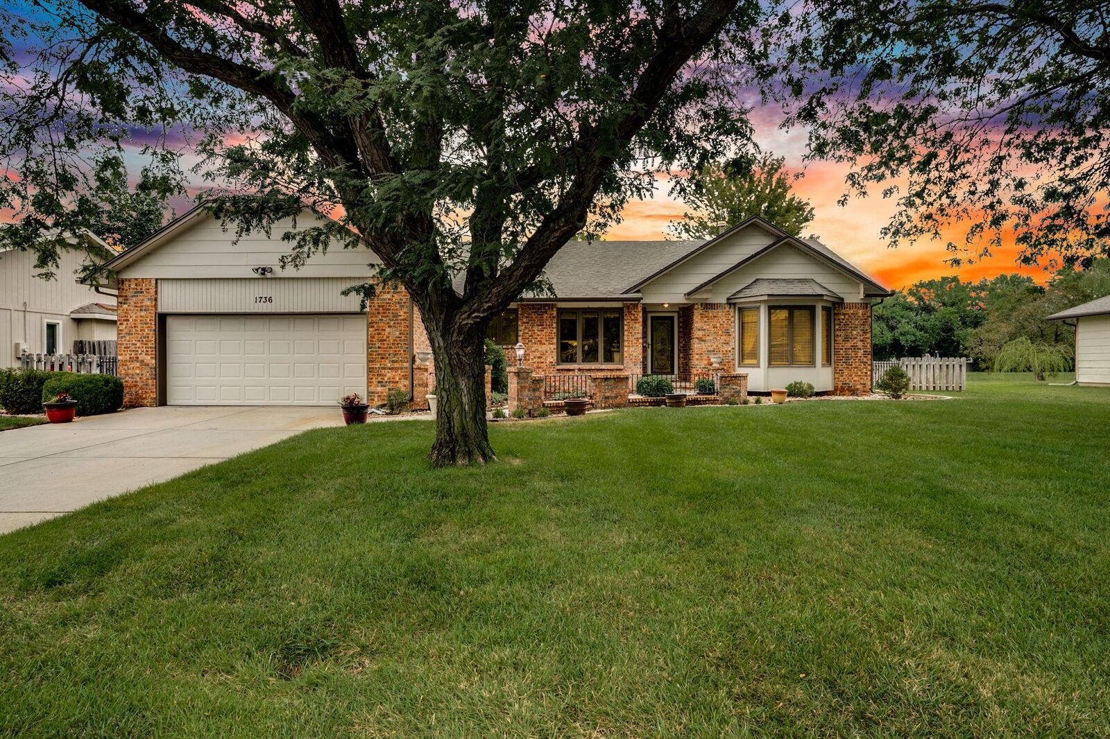 Property Photo: 1736 N Amarado St KS 67212