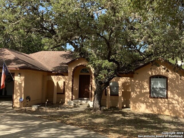Property Photo: 1907 Summerwood Dr TX 78232