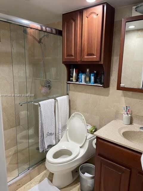 Property Photo:  6705 N Kendall Dr 305  FL 33156 