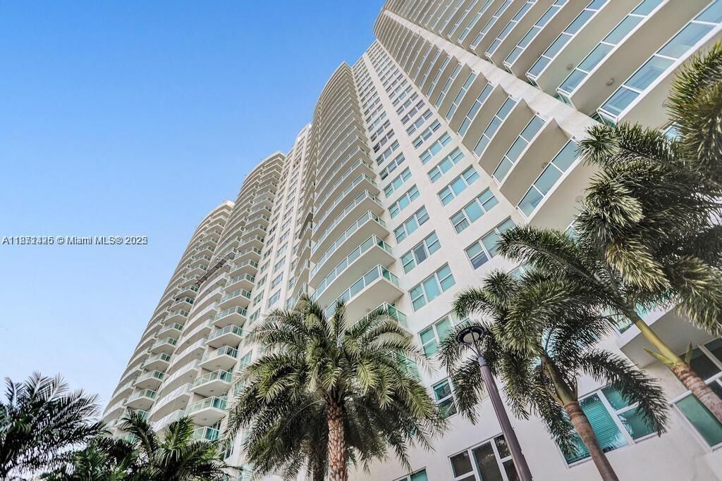 Property Photo: 20201 E Country Club Dr 15th FL 33180