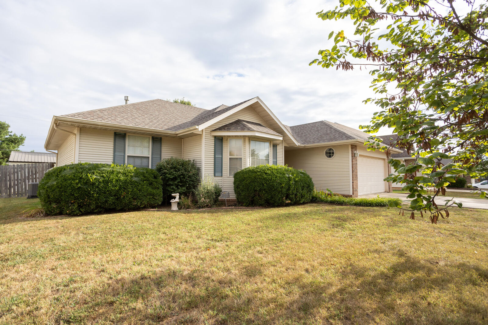 Property Photo:  2327 E Lee Street  MO 65738