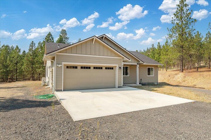 Property Photo: 9596 N Peaceful Pine Ln WA 99224