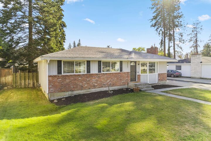 Property Photo: 5007 W Rosewood Ave WA 99208