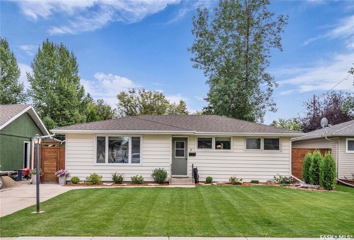 Property Photo:  11 Grosvenor Crescent  SK S7J 2S1 