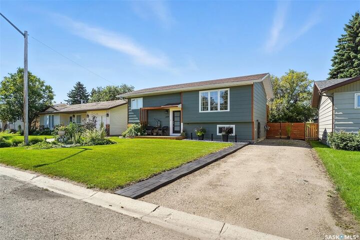 Property Photo:  229 2nd Street E  SK S0L 3J0 