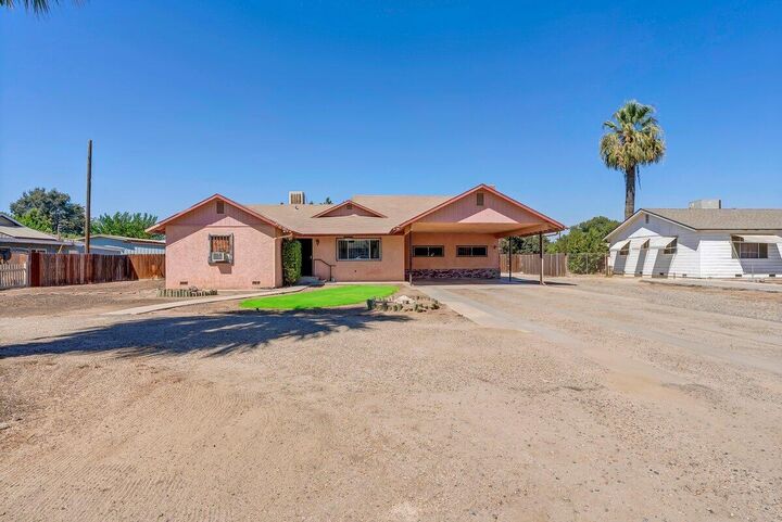Property Photo:  19076 Ave 150  CA 93257 